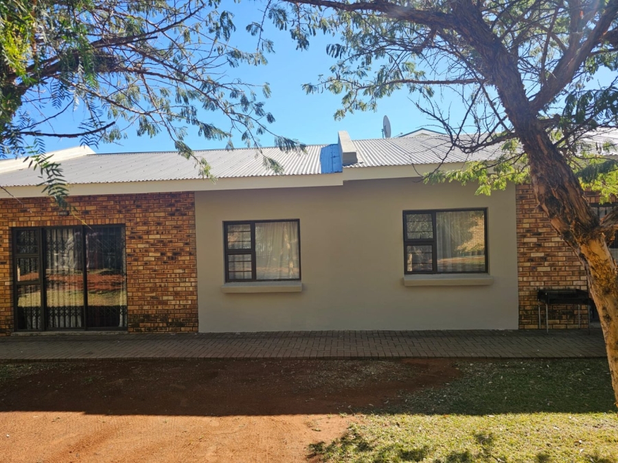 1 Bedroom Property for Sale in Rhodesdene Northern Cape